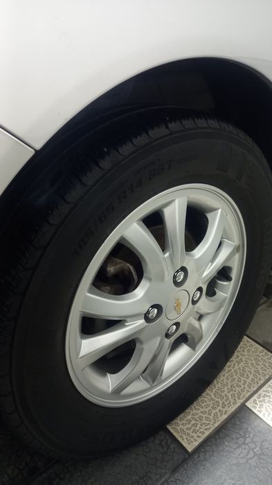 Spark 4 pazitsa diska balon kumhoo idiyal