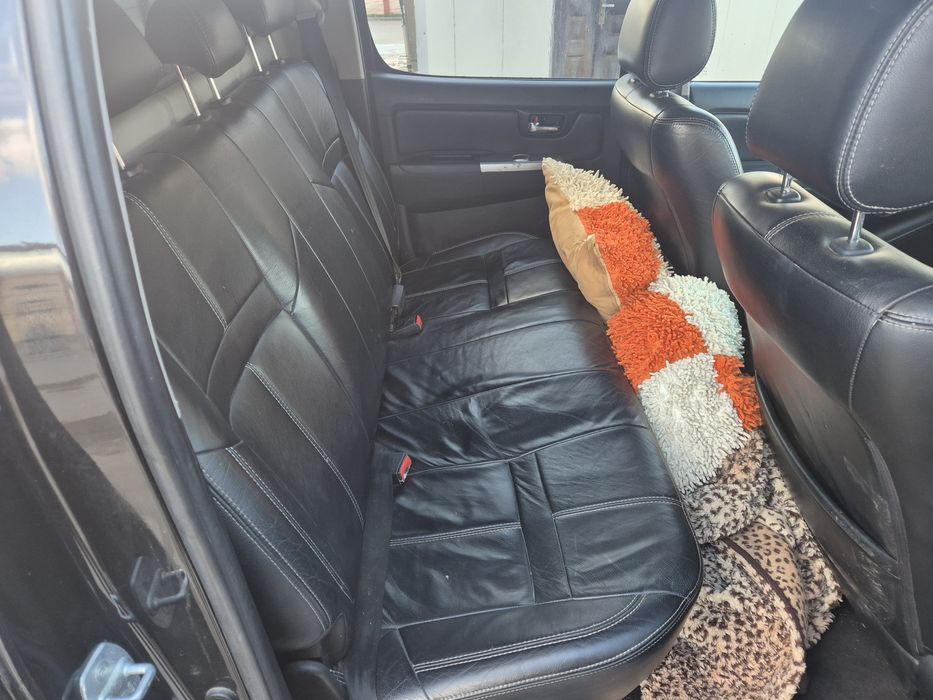 Toyota Hilux 3.0 Invincible Manuala 2015 volan dreapta