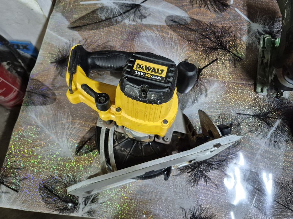 Circular Dewalt DCS 391 18V