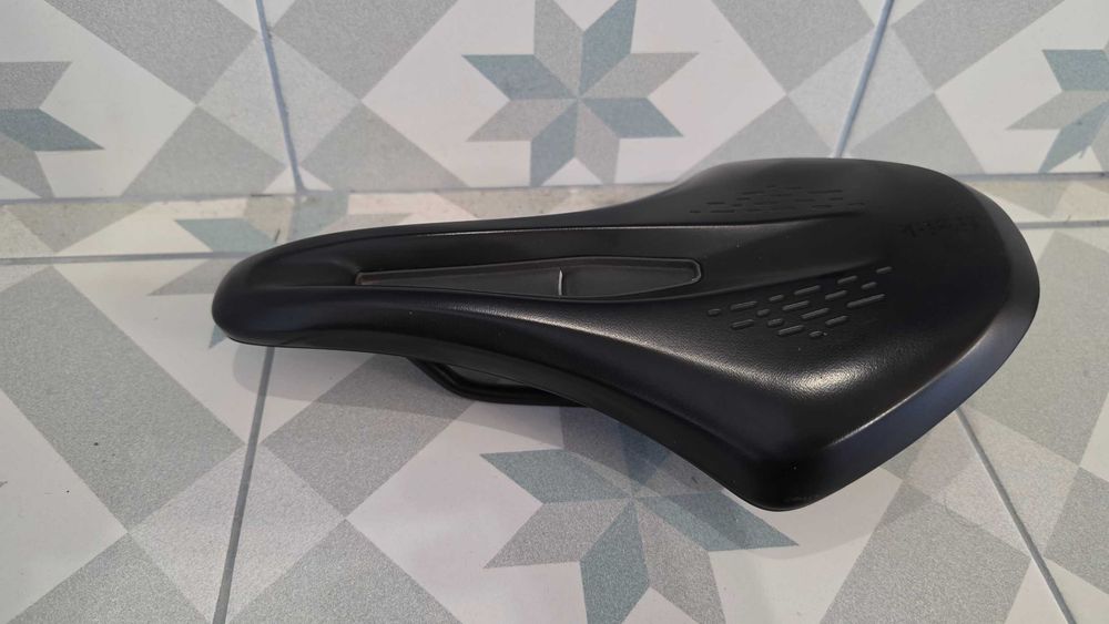 Седалка Fizik Terra Argo X5 150mm – gravel / MTB, къс нос, с канал