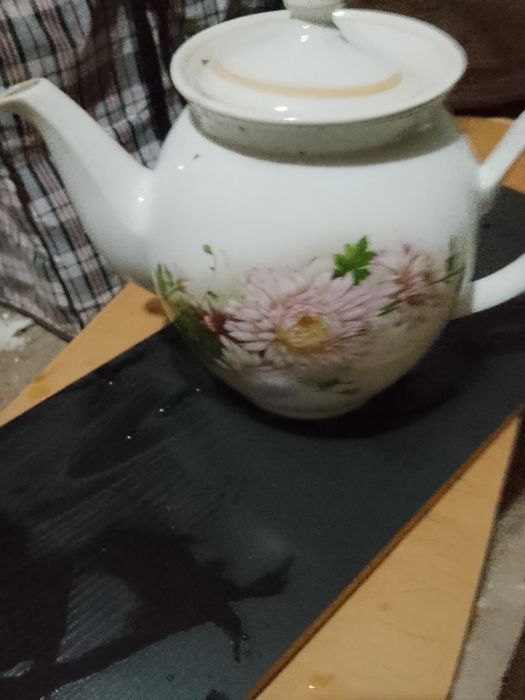 Чайник белый 2 литров фарфор, советского производства