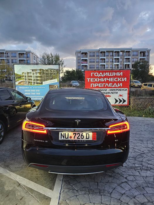 Tesla Model S 85D