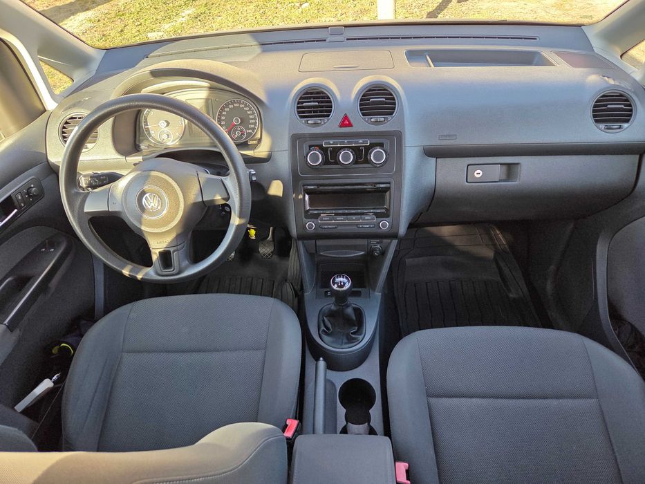 Volkswagen Caddy cu rampă handicap