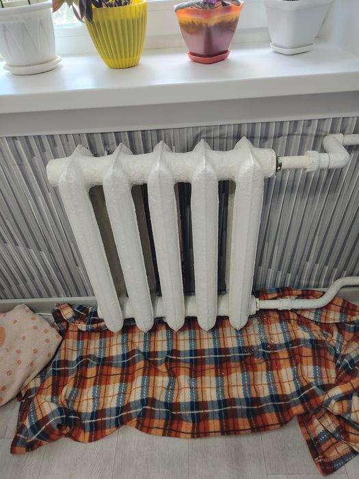 Продам батарею 1 секция 1000 т.