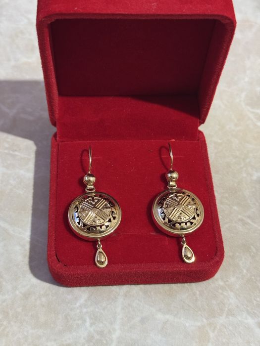 Золотые серьги 230.000тг, 4.75 грамм, 585 проба