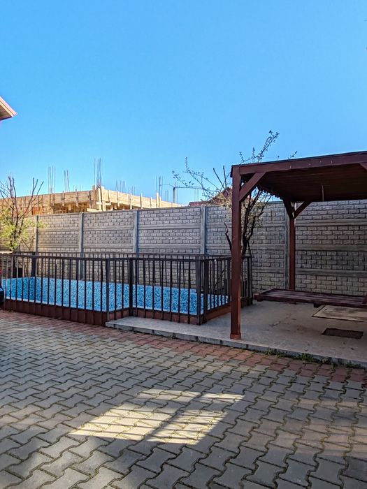 Casa cu piscina+ garaj in VADU PASII