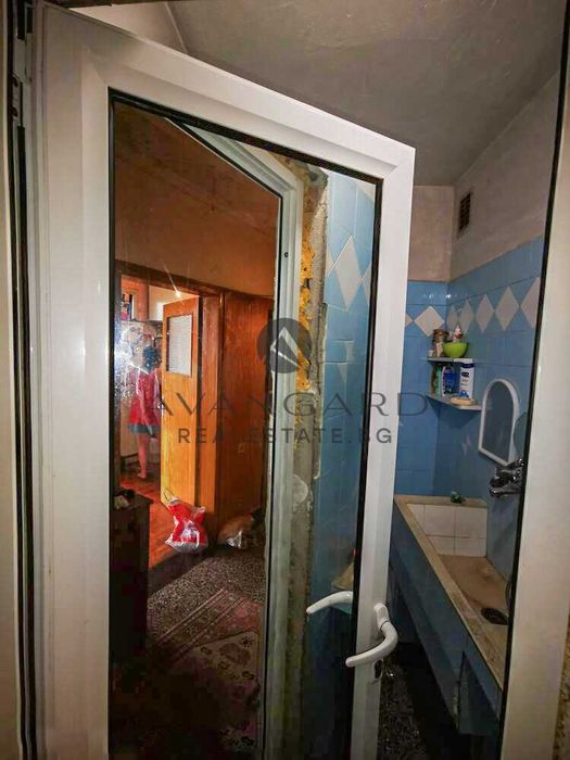 оф.27060 Тристаен с четири отделни стаи/ Кючук Париж