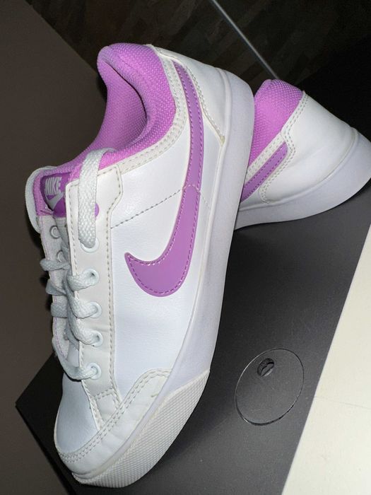 Маратонки NIKE Capri 3