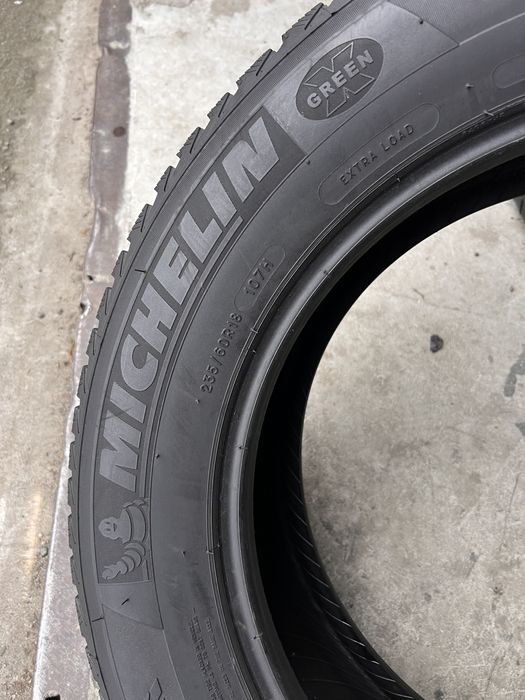 2 anvelope iarna 235/60/18 , Michelin !