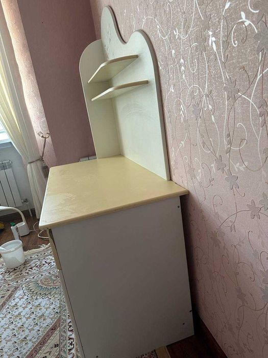 Спальный гарнитур для девочки.