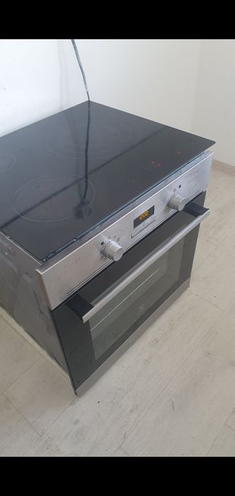 Электроплита с духовкой "Electrolux"