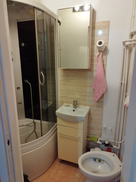 Vând camera de cămin transformată in garsoniera