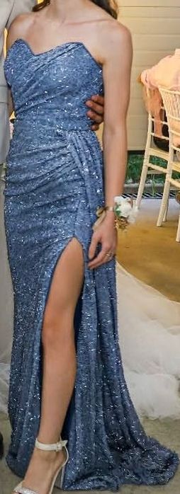 Официална рокля