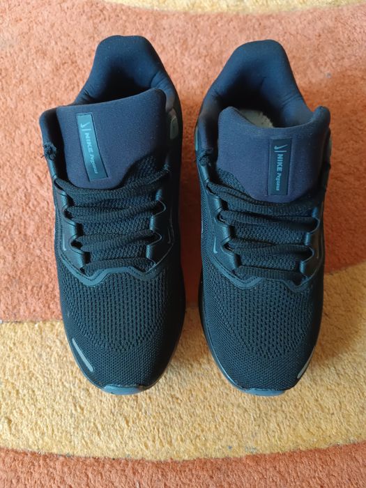 Маратонки 42  и 43номер