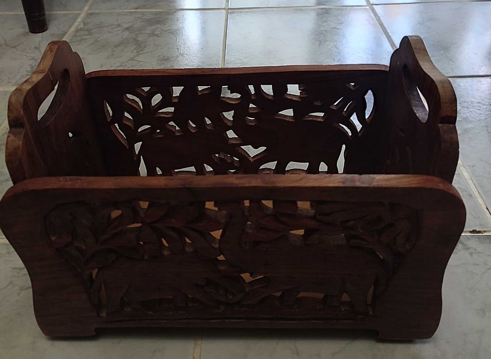 Дървено сандъче поставка