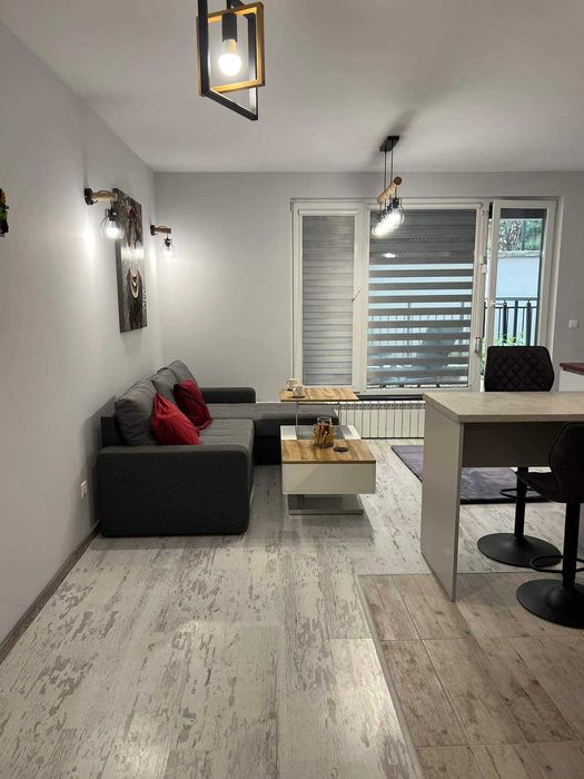 Дава се под наем Едностаен апартамент в София, Витоша - 40 кв.м за 420 € - Снимка #1
