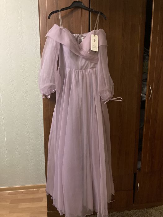 Продам платья новые