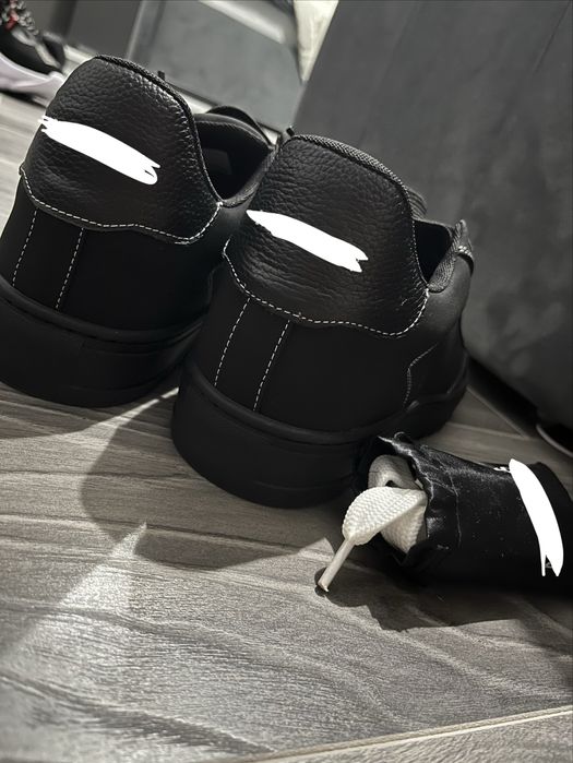 adidasi numeris marimea 43