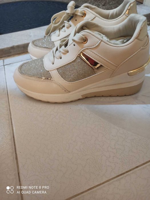 Дамски маратонки на платформа