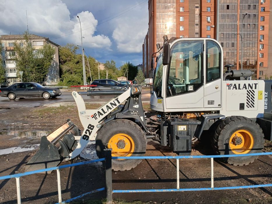 Мини фронтальный погрузчик