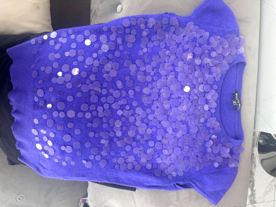 Блуза със зашити пайети