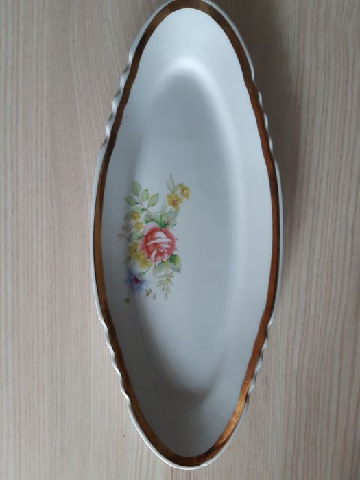 Чайные чашки. Селёдочница. Салатницы