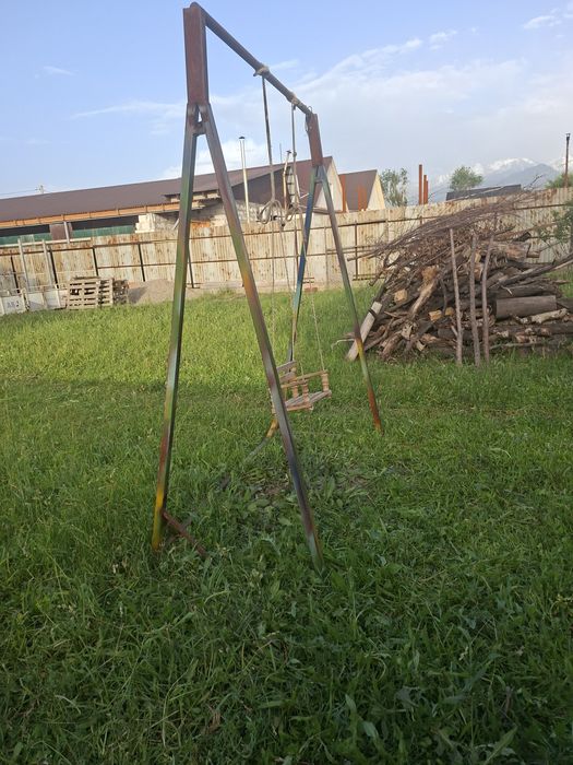 Продам качели , собран