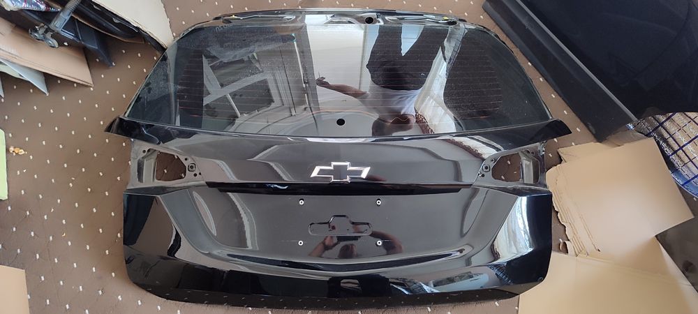 Equinox radnoy eshik va bagaj radnoy detallar bor