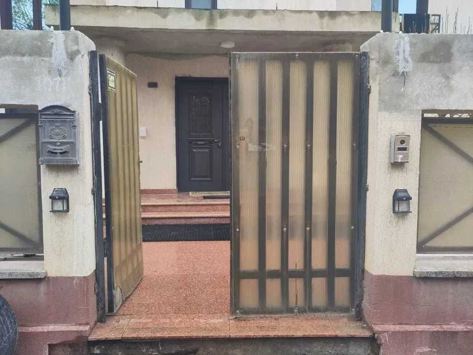 Poartă vilă intrare de vînzare!