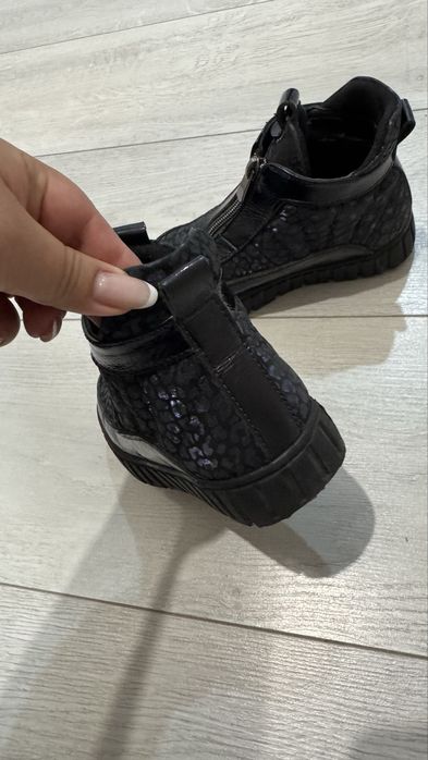 Продам сапожки демисезонные