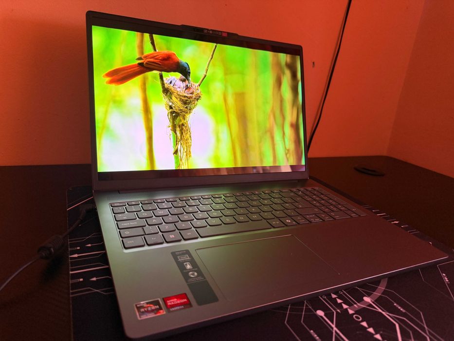 Lenovo 16" OLED 120Hz • Ryzen 7 7735HS • 16GB • Nou (1 ciclu)