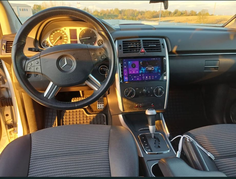 Mercedes Benz B - 200
