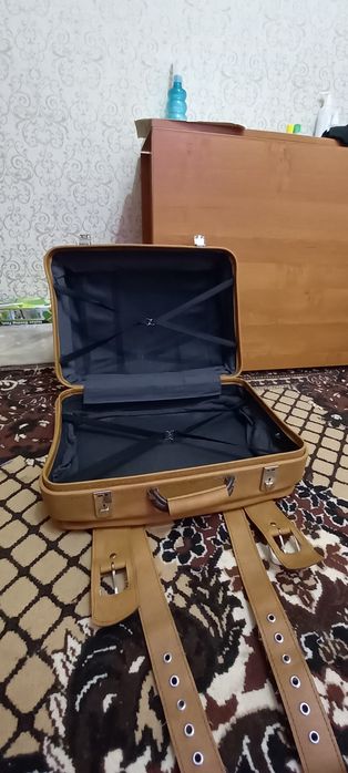 Натуральный кожаный чемодан