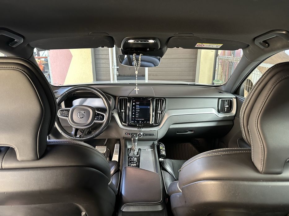 Volvo XC 60 B4 AWD   R -Design