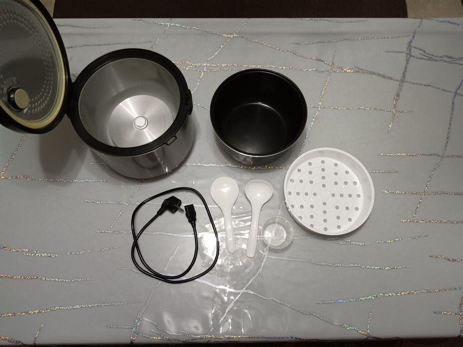 Мультиварка REDMOND в хорошем состоянии