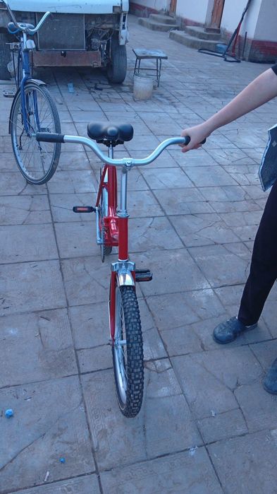 Velosiped sotiladi rasiki holati yangi  narx 900000 yana kelishamiz