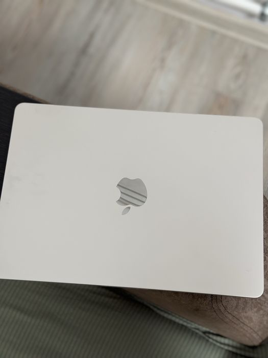 Продаю Apple MacBook Air 13 (2022)