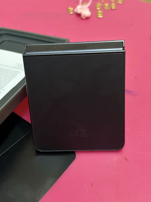 Продавам Samsung galaxy Z flip 7
