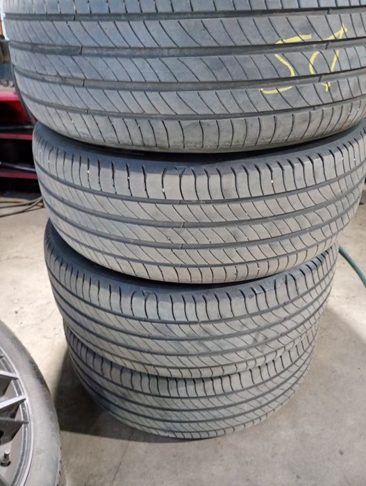 235 50 19 Michelin