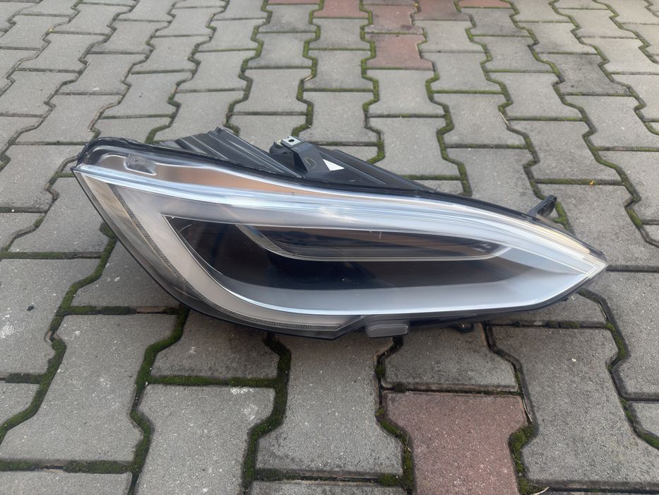 Far dreapta Tesla S Facelifit