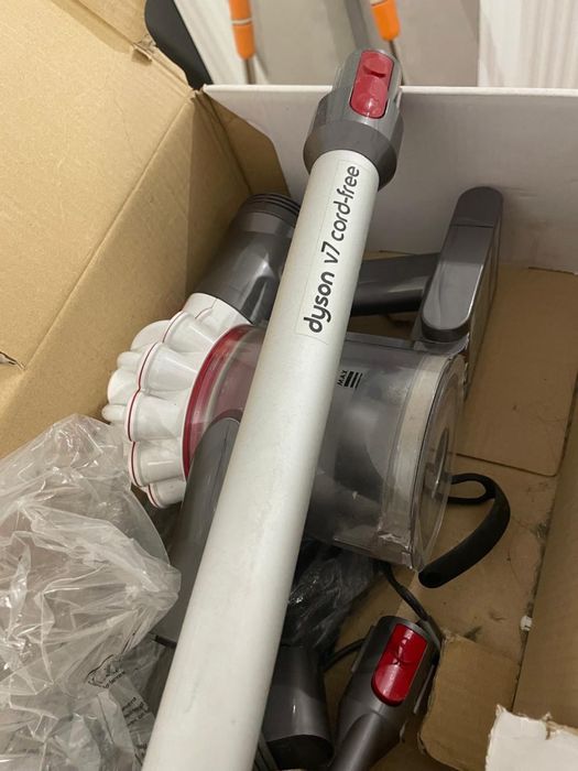 Пылесос Dyson V7 card free
