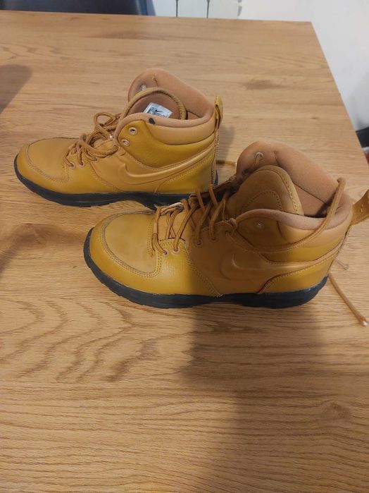 Nike кожени боти за момче 39 номер