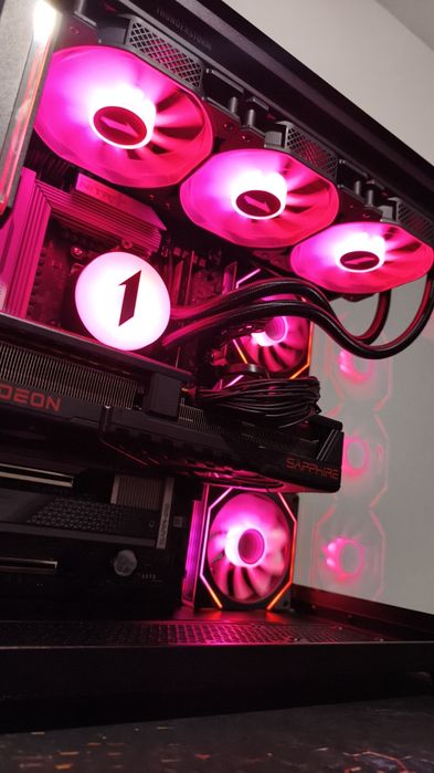 PC Gaming Ryzen 7 9800X3D/RX9070/32GB RAM/2TB SSD/850W PSU