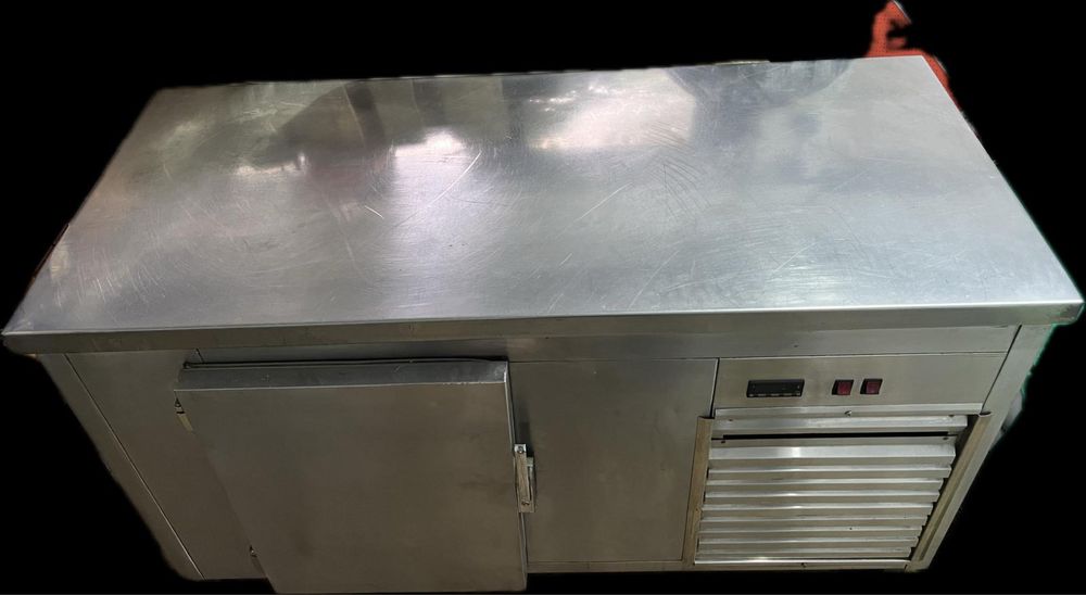 Хладилна маса за зеведение