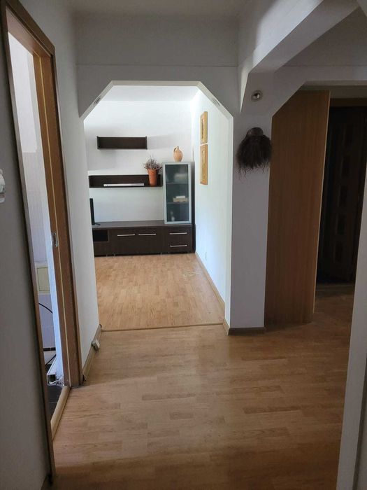 Inchiriez apartament 3 camere