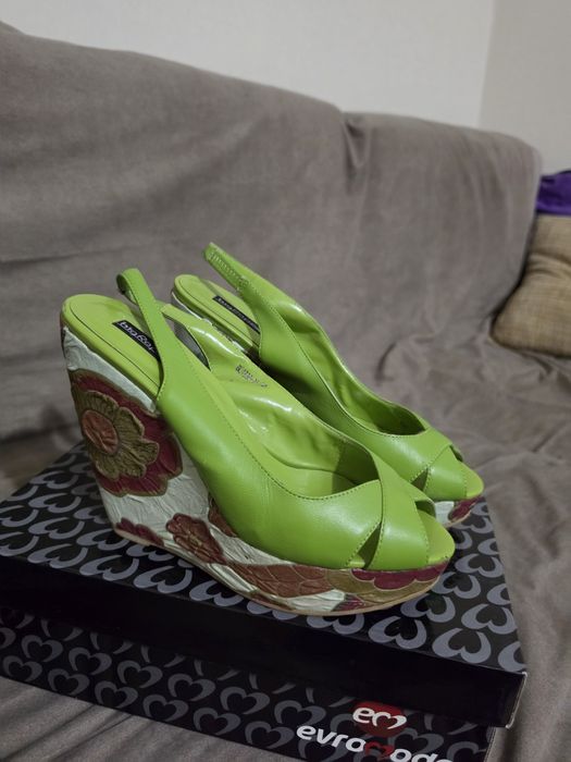 Босоножки женские