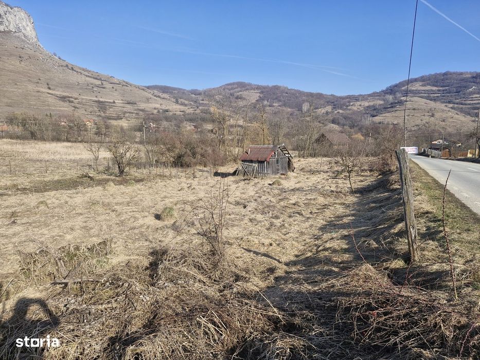 Teren de vânzare, acces asfaltat,lângă șosea, 2214 mp