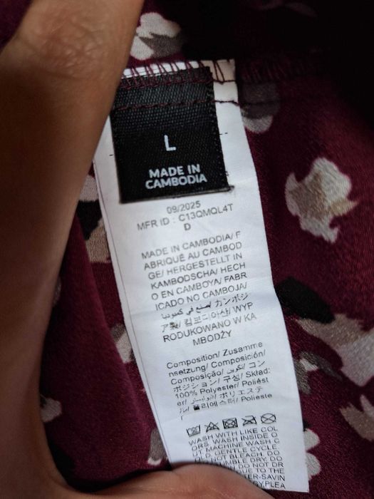 Bluză damă bordo cu imprimeu, mânecă lungă, volănaș guler, mărimea L