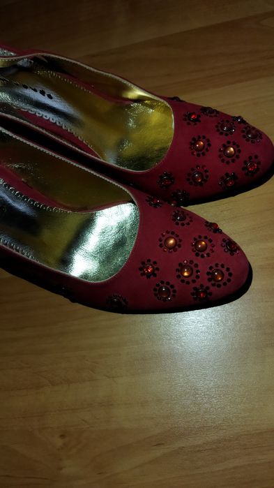 Босоножки закрытого типа