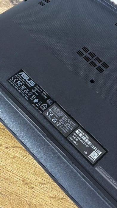 Ноутбук Asus v16